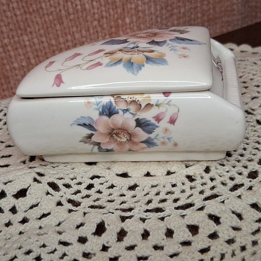 Vintage Porcelin Piano Trinket Box - Picture 3 of 7
